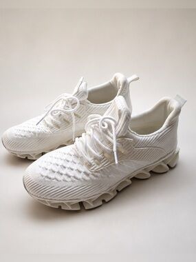 White Chunky Athletic Sneakers Lace-Up EU 39 Women’s US 8–8.5